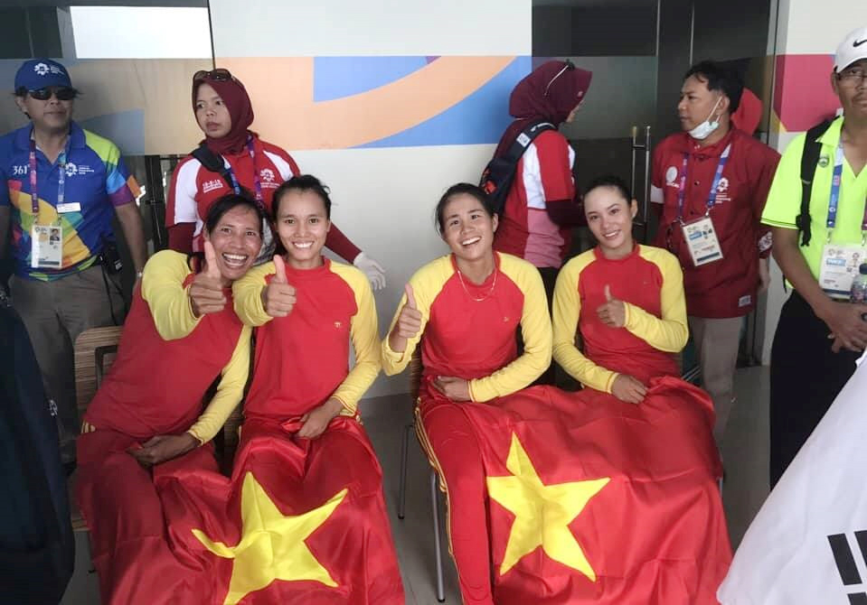 Bốn cô gái giải 